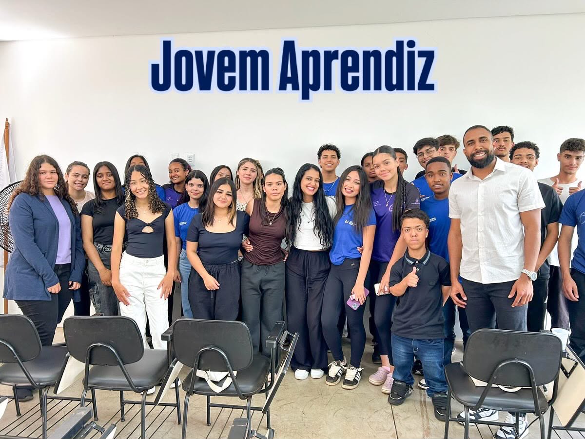 Ítalo Soares com turma do programa Jovem Aprendiz